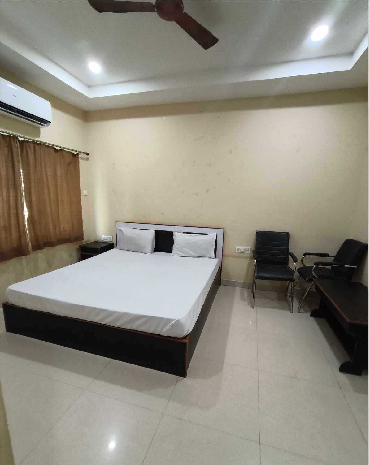 Archie's Deluxe Room