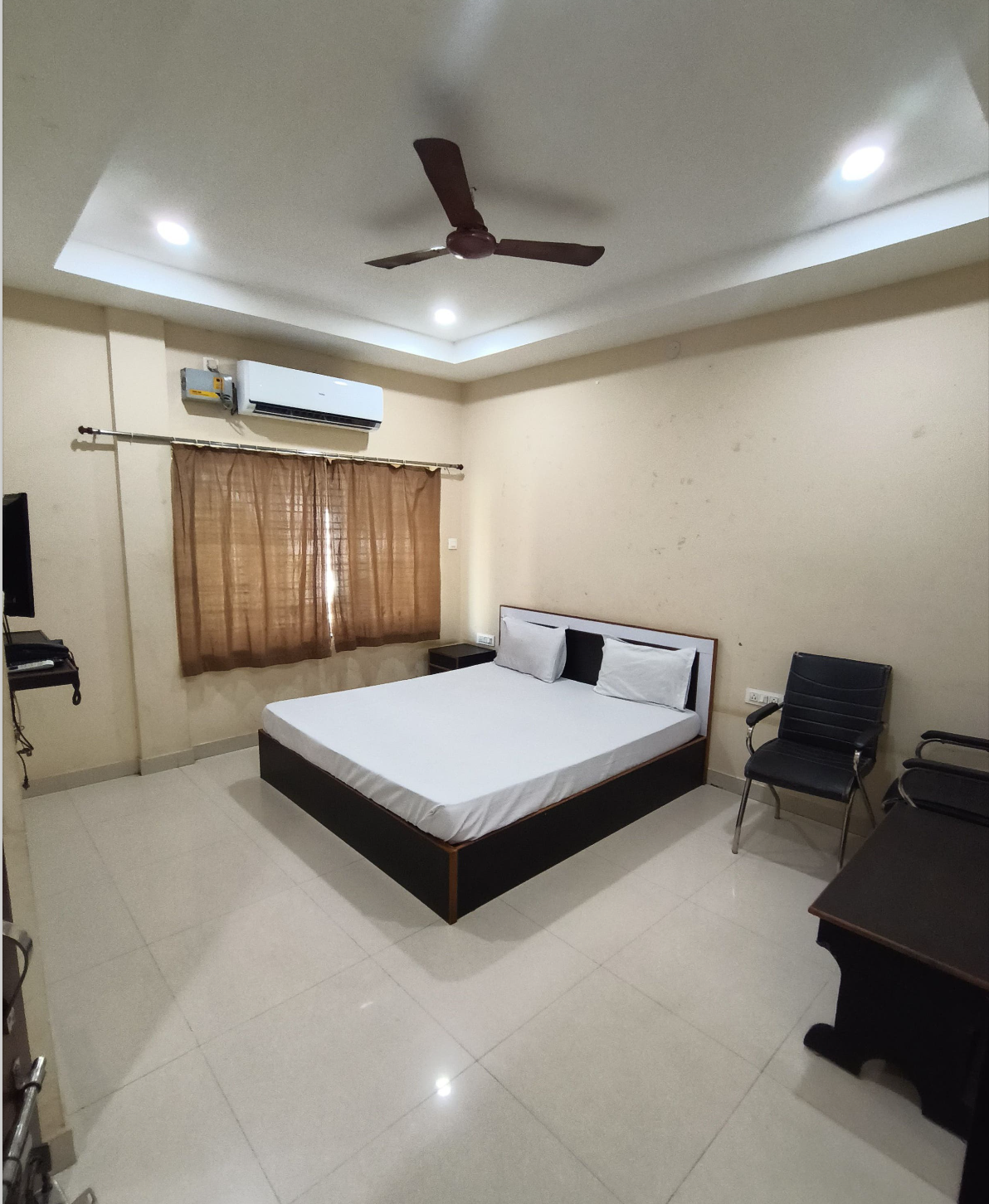 Archie's Deluxe Room